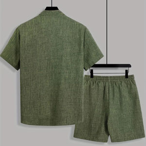 Conjunto de dos piezas de ropa de calle de verano para hombre de estilo urbano, camisa con patrón de rayas, pantalones cortos, traje combinado, logotipo de colores personalizados 100% - Product Image 3