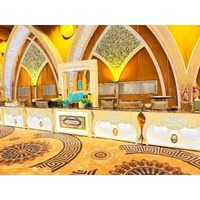 Comptoir élégant à affichage LED pour les fonctions de mariage Table de buffet en acrylique de luxe Station de service alimentaire portable pour la restauration événementielle