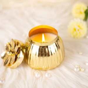 Bougies en cire de soja parfumée en vrac dorées imprimées dans des pots uniques en béton métallique et en silicone pour mariage et autres cadeaux d'occasion - Product Image 1