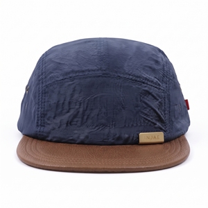 Casquette 5 panneaux personnalisable avec logo, bleu marine, visière en nylon marron, respirante, imperméable, réglable, unisexe, décontractée, pour le printemps et l'été - Product Image 1