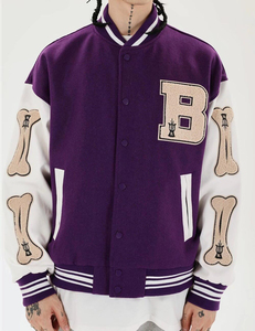 Veste universitaire à manches longues sur mesure à prix de gros pour femmes, style épaules tombantes, doublure en peau de mouton et en coton - Product Image 6