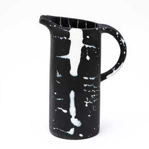 Pichet en résine élégant fait à la main avec poignée écologique moderne léger durable élégant pour la maison et l'extérieur - Product Image 1