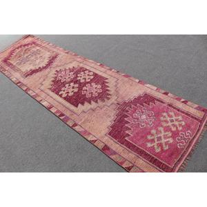 Alfombra Vintage Herki de 2.9x10.2 pies, Alfombra Turca de Lana con Diseño Floral Rojo y Rosa - Product Image 4