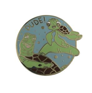 Pin de esmalte con cita famosa: Habla por ti misma, incluso si tu voz tiembla. Feminismo, Poder femenino. Broche, insignia, joyería, regalo para amigas. - Product Image 2