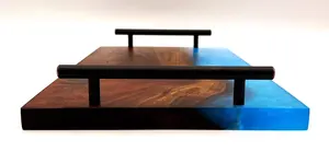 Plateau de service élégant en résine et bois, fonctionnel pour les collations, les repas, le service à tout moment, les boissons, le café, le thé, avec un charme rustique, prix de gros - Product Image 2