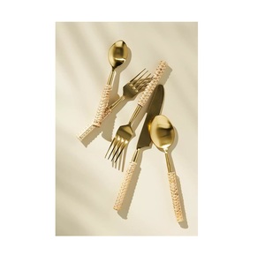 Juego de Cubiertos con Mango Incrustado de Perlas, Diseño con Mango Repujado, Disponible en Dorado y Marfil - Product Image 4