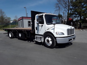 Camión Usado Freightliner M2 106 de Alta Potencia Diésel, Cabina Convencional, Plataforma Plana, para Transporte de Carga Comercial - Product Image 4