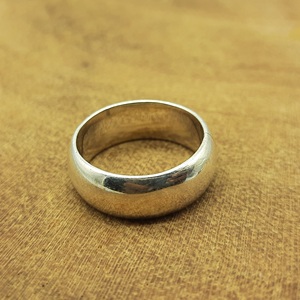 Bague en argent sterling massif 925 Demi-ronde Artisan Fabriquée avec un réglage invisible Bague Tribal Designer - Product Image 4