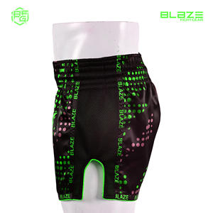 Short de kickboxing Muay Thai en polyester 100% de haute qualité, fente latérale confortable de 4 pouces pour adultes pour MMA et boxe - Product Image 2