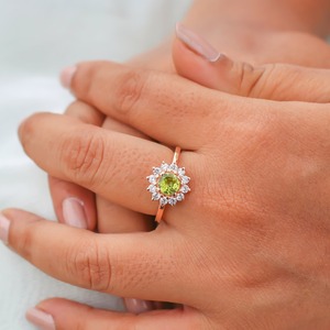 2025 Péridot S925 argent Sterling rond 6x6mm Solitaire promesse bague minimaliste Fine à la main pierres précieuses bijoux pour femmes cadeau - Product Image 1