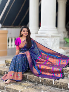Hermoso Sari de seda con diseño de Zari Weaving Meenakari - Product Image 6