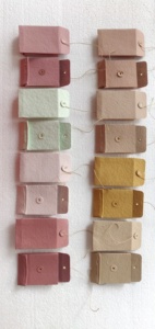 Pochettes en papier kraft de luxe écologiques sur mesure avec œillets dorés et ficelle en jute dans des couleurs pastel pour l'emballage de bijoux fins - Product Image 5