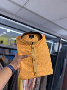 USURE INDIENNE TRADITIONNELLE EN LONGUE KURTA EN COTON AVEC AJOUT DE LUCKNOWI TRAVAIL AVEC IMPRESSION NUMÉRIQUE. - Product Image 6