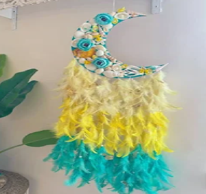 Grand avec des plumes vertes et jaunes Dream Catcher idéal pour les décorations murales pour la maison, le salon, la chambre à coucher disponible en gros - Product Image 2