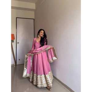 Ensemble de costume Anarkali moderne prêt-à-porter de qualité supérieure, 3 pièces, en mousseline de soie à séchage rapide, pour les occasions de fête, RADHE EXPORTS - Product Image 1