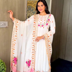 Georgette Anarkali con trabajo de bordado Jari para el yugo Bordado de hilo fino que parece rico y elegante un perfecto - Product Image 1