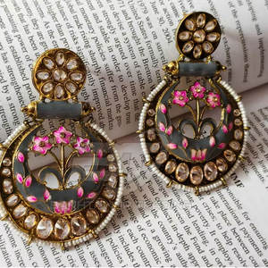 Boucles d'oreilles pour femmes de qualité supérieure, bijoux plaqués or, titres axés sur les matériaux, boucles d'oreilles pour femmes en acier inoxydable plaqué or - Product Image 1