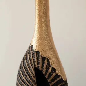 Vase à fleurs artistique côtier en fer fait à la main, finition de luxe haut de gamme, vase de table écologique pour les intérieurs modernes, Zahid Exports - Product Image 3