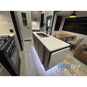 รถคาราวาน2025แบบป๊อปอัพสุดหรูพร้อมระบบกันสะเทือนอิสระสำหรับตั้งแคมป์เคลื่อนที่ได้รถ325RL - Product Image 5