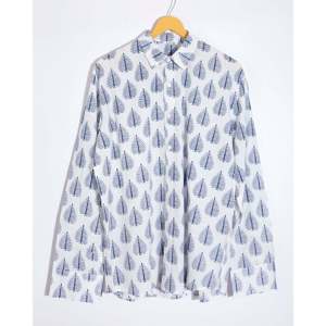 เสื้อเชิ้ตผู้ชายผ้าป๊อปลินคอตตอน 100% แขนสามส่วน ปกคอพับได้ ระบายอากาศดี สไตล์ฤดูร้อน ติดกระดุมแถวเดียว น้ำหนัก 120 กรัม - Product Image 2