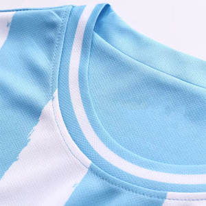 Ensembles de maillots de football bleus unis en gros, design simple, uniformes de football pour hommes, vêtements avec votre propre logo - Product Image 4