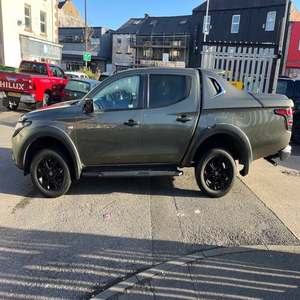 Toyota Hilux 2019 2.4 GD-6 D/Cab 4X4 SR/Toyota Hilux 2019 2.4D-4D Invincible X (150 CV) (Euro 6d T-E) 3.2t - Product Image 3