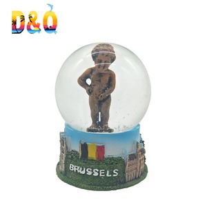 تصميم مخصص راتنج بناء المناظر الطبيعية كراكو بولندا كرات الثلج التذكارية - Product Image 3