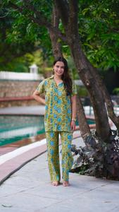 Conjunto de Pijama Elegante Estampado de Camisa y Pantalón de Algodón para Mujer y Niña - Product Image 6