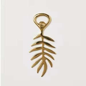 Abridor de Botellas de Latón con Diseño de Hoja, Abridor de Tapas de Cerveza Decorativo Vintage, Herramienta de Bar Única Inspirada en la Naturaleza para el Hogar, la Cocina y Fiestas - Product Image 5