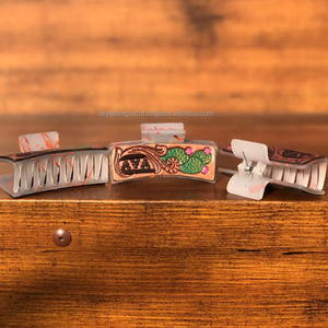 Nouvelle arrivée vente chaude Western élégant à la main usiné en cuir gravé pinces à cheveux en cuir griffe accessoires de cheveux pour les femmes - Product Image 3