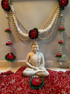 Guirnaldas de Loto y Jazmín de Espuma Ecológicas Hechas a Mano con Cuentas Doradas |   Decoración Festiva para Bodas Indias y Salas de Pooja - Product Image 6