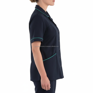 Tenue d'infirmière unisexe personnalisée OEM en satin 100 % coton léger, col en V, avec plusieurs poches et détection d'aiguilles - Product Image 4