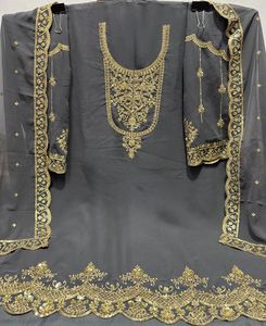 Salwar Kameez pakistanais formel à la demande pour femmes avec une broderie riche et des matériaux de qualité supérieure au meilleur prix - Product Image 5