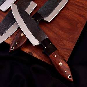 Ensemble de couteaux de cuisine 5 pièces faits à la main en acier de haute qualité avec lame en résine damassée et couteau de pêche en cuir - Product Image 5