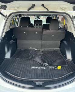 Toyota RAV4 XLE 2017, Interior Oscuro, Asientos de Cuero, Automático, con Volante a la Izquierda, Tamaño de Neumáticos R17, Gasolina/Eléctrico, Usado - Product Image 6