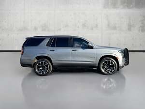 SUV Tahoe RST 2022 d'occasion en bon état avec phares à LED et feux de jour, conduite à gauche - Product Image 5