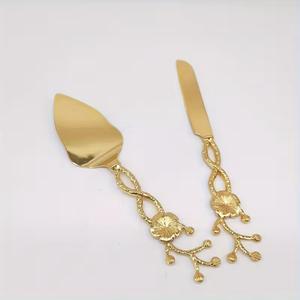 Serveur à gâteau floral en forme de tulipe, outil de service de dessert en métal doré de qualité supérieure pour les événements de mariage et de réception - Product Image 2