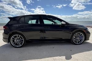 Volkswagen Golf R 2024 Usado en Buenas Condiciones - Product Image 6