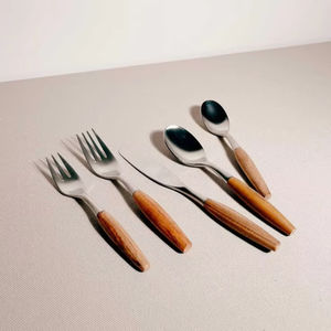 ชุดช้อนส้อมไม้และสแตนเลสที่มีสไตล์สำหรับเชฟมืออาชีพและการตกแต่งโต๊ะอาหารที่บ้าน - Product Image 1