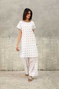 Fabricant professionnel de robes décontractées d'été pour dames et filles avec décoration en dentelle - Product Image 5