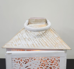 Lanterne de jardin extérieure de conception de maison agréable avec support en métal durable de motif de papillon blanc pour le support de bougie de Noël et de pilier - Product Image 6