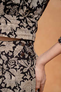 Nuevo 2025 obsesión diaria para mujer motivos florales elaborados estampado a mano cintura alta estilo sin esfuerzo pantalones acampanados y Top recortado - Product Image 3