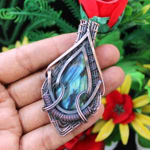 Fil de cuivre fait à la main enroulé Labradorite pierre précieuse pendentif Unique Vintage Artisan bijoux avec plaqué or cadeau pour elle - Product Image 1