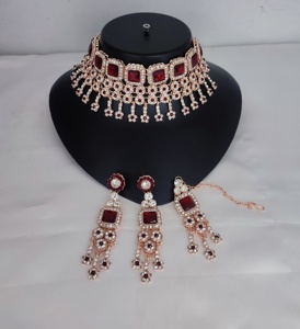 COLLAR GARGANTILLA DE PERLAS KUNDAN EN TONO ORO ROSA TRADICIONAL Y DE MODA ANTIGUA CONJUNTO CON MANGTIKA PARA MUJER Y NIÑA - Product Image 3