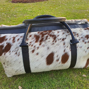 Bolsas de lona de piel de vaca con logotipo personalizado de alta calidad al por mayor, cómodas bolsas de lona de piel de vaca de uso informal de alta calidad - Product Image 5