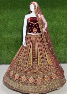 Vestido de terciopelo Lehenga Choli para adultos bordado con detalles de cuentas para ocasiones festivas DE LA India - Product Image 5