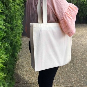 Bolsa de Tela de Algodón Calico Orgánico de Comercio Justo Ecobags, Tamaño Mediano con Cierre de Cremallera, Asas y Logotipo Personalizado para Uso Diario, Regalos y Actividades al Aire Libre - Product Image 4