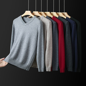 Vente en gros de pulls en laine mérinos col V à manches longues pour hommes pull ample en pure laine pull col V hiver pull tricoté solide - Product Image 2