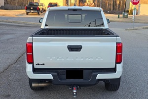 Toyota Tacoma TRD Sport Double Cab 4x4 Essence 2024, faible kilométrage - Product Image 3