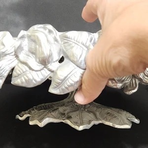 ขาตั้งเค้กสีเงินหรูหรา ดีไซน์ขอบลายดอกไม้ เหมาะสำหรับใช้ในบ้าน จัดงานเลี้ยง และงานเฉลิมฉลองพิเศษ จากประเทศอินเดีย - Product Image 2